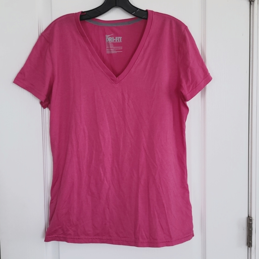🎀 Nike Dri-Fit VNeck shirt
